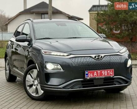 Серый Хендай Kona, объемом двигателя 0 л и пробегом 74 тыс. км за 15250 $, фото 3 на Automoto.ua