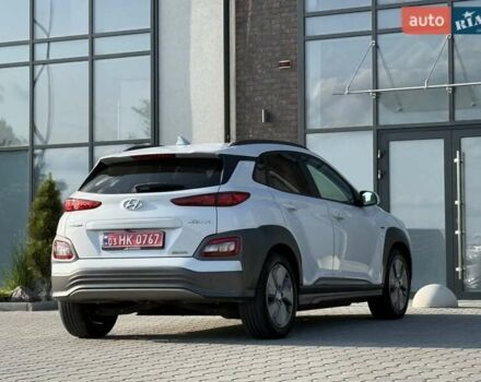 Серый Хендай Kona, объемом двигателя 0 л и пробегом 93 тыс. км за 17970 $, фото 27 на Automoto.ua