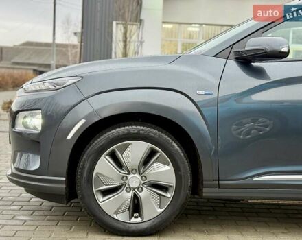Серый Хендай Kona, объемом двигателя 0 л и пробегом 74 тыс. км за 15250 $, фото 31 на Automoto.ua
