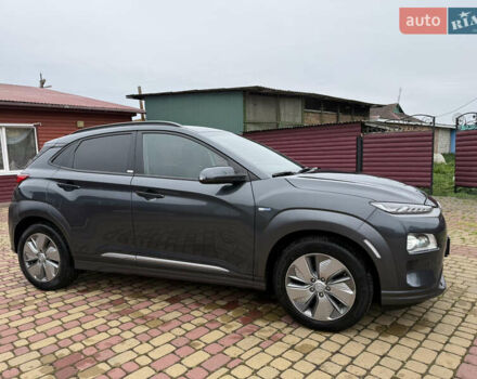 Серый Хендай Kona, объемом двигателя 0 л и пробегом 60 тыс. км за 15555 $, фото 6 на Automoto.ua