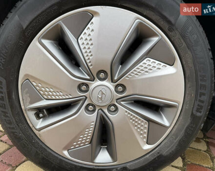 Серый Хендай Kona, объемом двигателя 0 л и пробегом 60 тыс. км за 15555 $, фото 59 на Automoto.ua