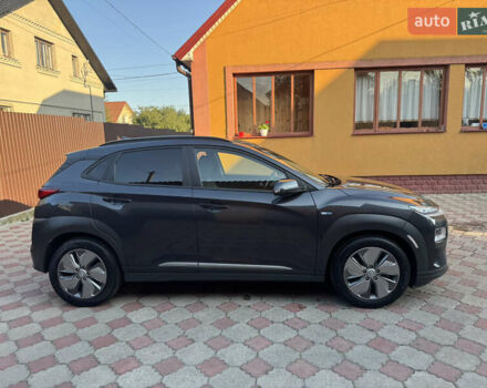 Сірий Хендай Kona, об'ємом двигуна 0 л та пробігом 40 тис. км за 16799 $, фото 4 на Automoto.ua