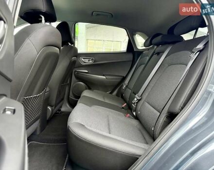 Серый Хендай Kona, объемом двигателя 0 л и пробегом 74 тыс. км за 15250 $, фото 88 на Automoto.ua