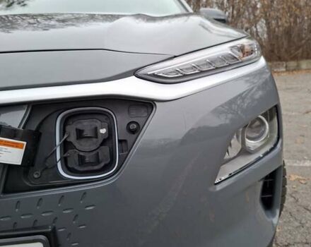 Сірий Хендай Kona, об'ємом двигуна 0 л та пробігом 86 тис. км за 15200 $, фото 6 на Automoto.ua