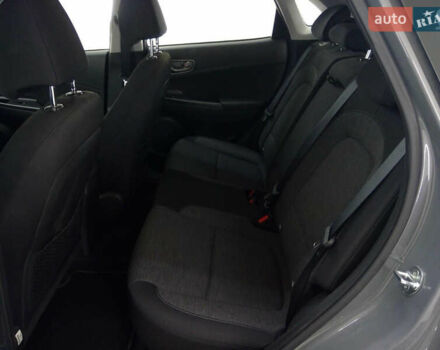 Серый Хендай Kona, объемом двигателя 0 л и пробегом 102 тыс. км за 16300 $, фото 7 на Automoto.ua