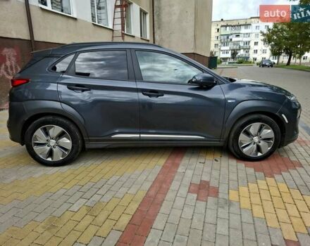 Сірий Хендай Kona, об'ємом двигуна 0 л та пробігом 128 тис. км за 16900 $, фото 1 на Automoto.ua