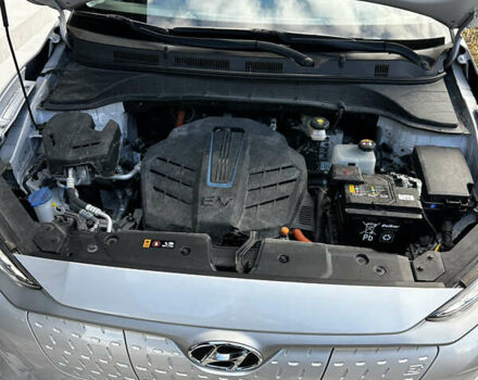 Серый Хендай Kona, объемом двигателя 0 л и пробегом 40 тыс. км за 18200 $, фото 9 на Automoto.ua