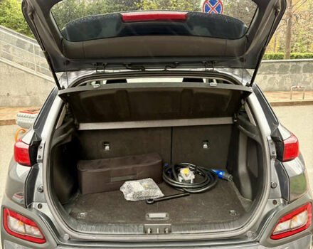 Серый Хендай Kona, объемом двигателя 0 л и пробегом 130 тыс. км за 18500 $, фото 22 на Automoto.ua