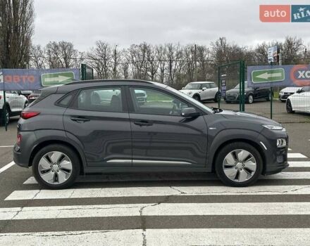 Серый Хендай Kona, объемом двигателя 0 л и пробегом 95 тыс. км за 17200 $, фото 3 на Automoto.ua