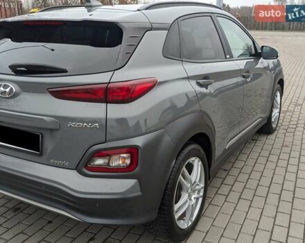 Сірий Хендай Kona, об'ємом двигуна 0 л та пробігом 55 тис. км за 14999 $, фото 7 на Automoto.ua
