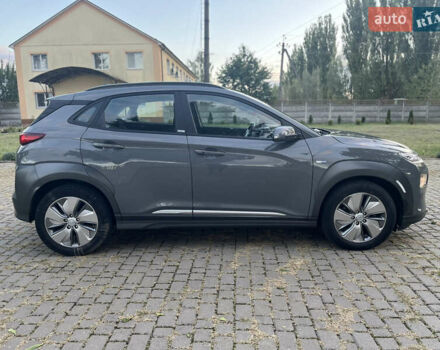 Серый Хендай Kona, объемом двигателя 0 л и пробегом 75 тыс. км за 15200 $, фото 5 на Automoto.ua