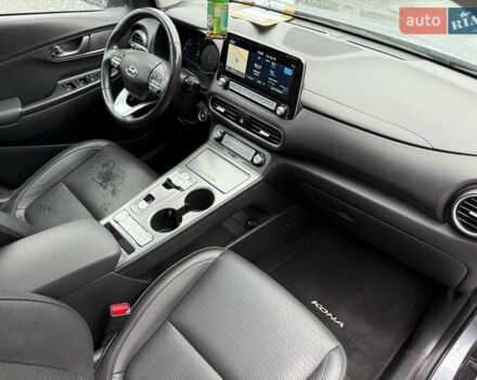 Сірий Хендай Kona, об'ємом двигуна 0 л та пробігом 61 тис. км за 17700 $, фото 64 на Automoto.ua