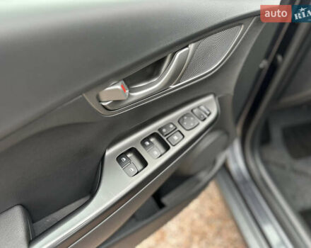 Сірий Хендай Kona, об'ємом двигуна 0 л та пробігом 61 тис. км за 18800 $, фото 16 на Automoto.ua