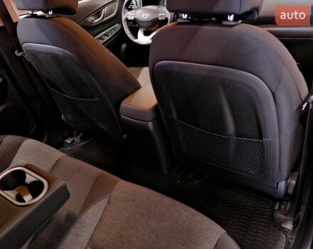 Серый Хендай Kona, объемом двигателя 0 л и пробегом 88 тыс. км за 20300 $, фото 40 на Automoto.ua