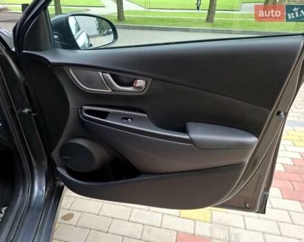 Сірий Хендай Kona, об'ємом двигуна 0 л та пробігом 128 тис. км за 16900 $, фото 38 на Automoto.ua