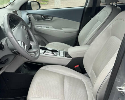 Серый Хендай Kona, объемом двигателя 0 л и пробегом 136 тыс. км за 19300 $, фото 9 на Automoto.ua