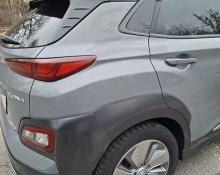 Сірий Хендай Kona, об'ємом двигуна 0 л та пробігом 86 тис. км за 15200 $, фото 4 на Automoto.ua