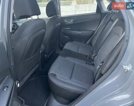 Серый Хендай Kona, объемом двигателя 0 л и пробегом 75 тыс. км за 15200 $, фото 8 на Automoto.ua