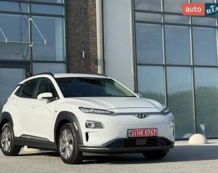 Серый Хендай Kona, объемом двигателя 0 л и пробегом 93 тыс. км за 17970 $, фото 1 на Automoto.ua