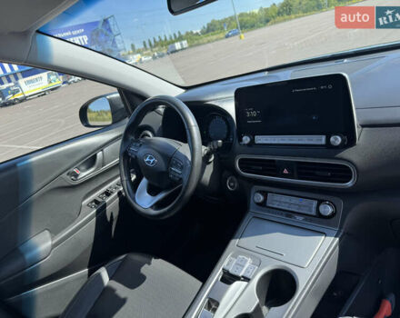 Серый Хендай Kona, объемом двигателя 0 л и пробегом 71 тыс. км за 16999 $, фото 32 на Automoto.ua