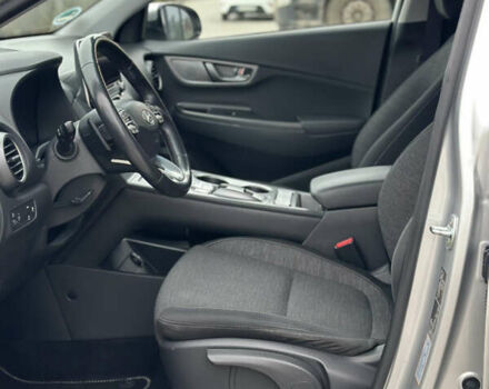 Серый Хендай Kona, объемом двигателя 0 л и пробегом 62 тыс. км за 18900 $, фото 24 на Automoto.ua