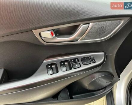 Серый Хендай Kona, объемом двигателя 0 л и пробегом 136 тыс. км за 16700 $, фото 34 на Automoto.ua