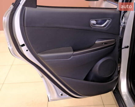 Серый Хендай Kona, объемом двигателя 0 л и пробегом 88 тыс. км за 20300 $, фото 34 на Automoto.ua