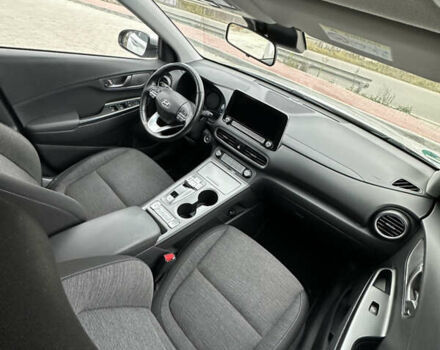 Серый Хендай Kona, объемом двигателя 0 л и пробегом 62 тыс. км за 18900 $, фото 48 на Automoto.ua