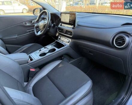 Серый Хендай Kona, объемом двигателя 0 л и пробегом 111 тыс. км за 17000 $, фото 5 на Automoto.ua