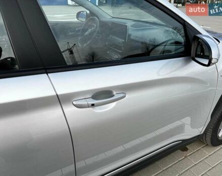 Серый Хендай Kona, объемом двигателя 0 л и пробегом 136 тыс. км за 16700 $, фото 10 на Automoto.ua