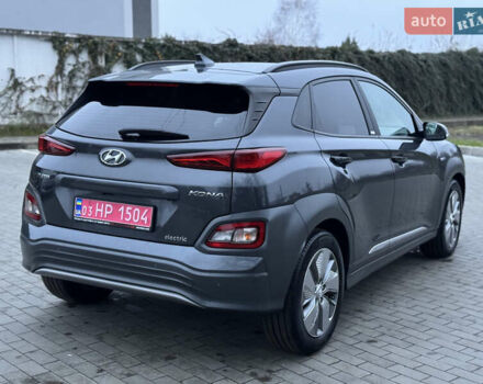 Серый Хендай Kona, объемом двигателя 0 л и пробегом 98 тыс. км за 18300 $, фото 2 на Automoto.ua