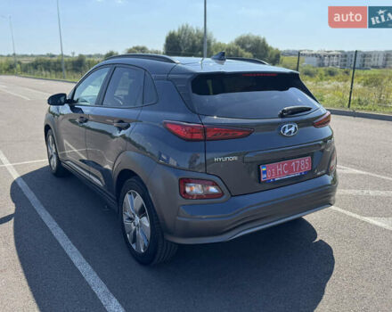 Серый Хендай Kona, объемом двигателя 0 л и пробегом 71 тыс. км за 16999 $, фото 7 на Automoto.ua