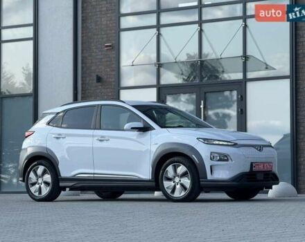 Серый Хендай Kona, объемом двигателя 0 л и пробегом 93 тыс. км за 17970 $, фото 22 на Automoto.ua
