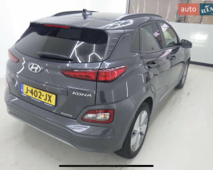 Сірий Хендай Kona, об'ємом двигуна 0 л та пробігом 78 тис. км за 18300 $, фото 5 на Automoto.ua