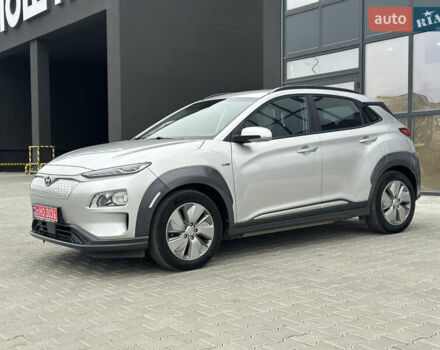 Серый Хендай Kona, объемом двигателя 0 л и пробегом 62 тыс. км за 18900 $, фото 19 на Automoto.ua