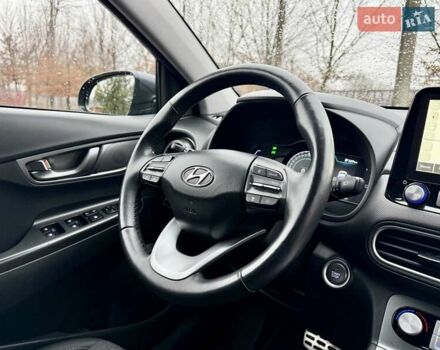Серый Хендай Kona, объемом двигателя 0 л и пробегом 74 тыс. км за 15250 $, фото 76 на Automoto.ua