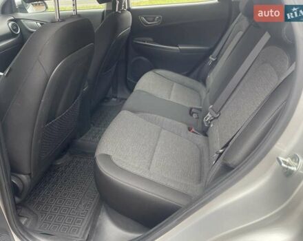 Серый Хендай Kona, объемом двигателя 0 л и пробегом 114 тыс. км за 17100 $, фото 32 на Automoto.ua