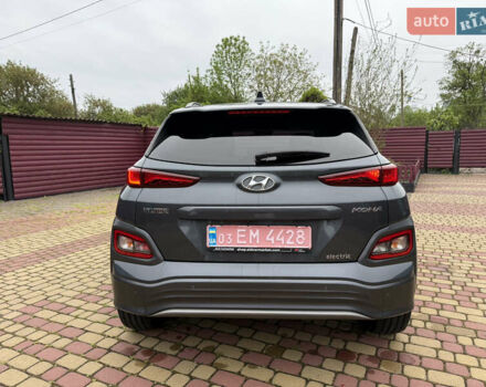 Серый Хендай Kona, объемом двигателя 0 л и пробегом 60 тыс. км за 15555 $, фото 11 на Automoto.ua