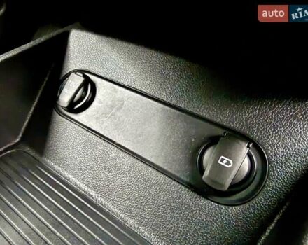 Серый Хендай Kona, объемом двигателя 0 л и пробегом 74 тыс. км за 15250 $, фото 78 на Automoto.ua