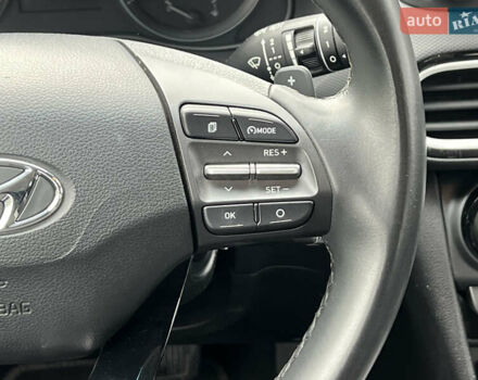 Серый Хендай Kona, объемом двигателя 1.6 л и пробегом 54 тыс. км за 20950 $, фото 35 на Automoto.ua