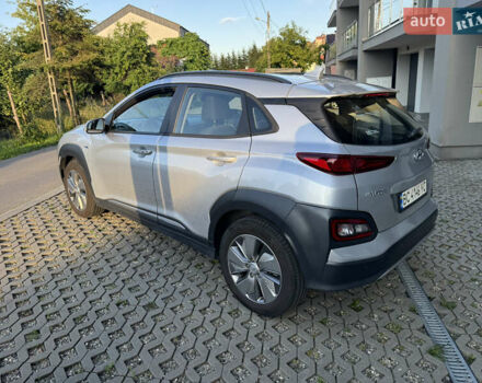 Сірий Хендай Kona, об'ємом двигуна 0 л та пробігом 91 тис. км за 16999 $, фото 9 на Automoto.ua