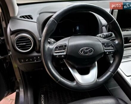 Сірий Хендай Kona, об'ємом двигуна 0 л та пробігом 128 тис. км за 16900 $, фото 56 на Automoto.ua