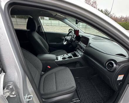 Серый Хендай Kona, объемом двигателя 0 л и пробегом 38 тыс. км за 18999 $, фото 12 на Automoto.ua