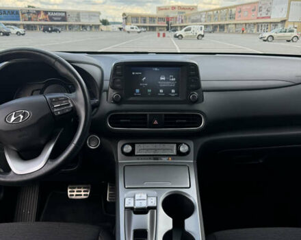 Серый Хендай Kona, объемом двигателя 0 л и пробегом 52 тыс. км за 16300 $, фото 16 на Automoto.ua