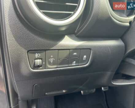 Сірий Хендай Kona, об'ємом двигуна 0 л та пробігом 50 тис. км за 14999 $, фото 43 на Automoto.ua