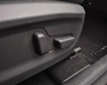 Сірий Хендай Kona, об'ємом двигуна 0 л та пробігом 99 тис. км за 19499 $, фото 31 на Automoto.ua