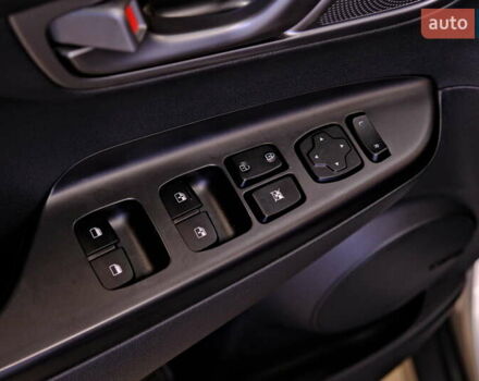 Серый Хендай Kona, объемом двигателя 0 л и пробегом 88 тыс. км за 20300 $, фото 17 на Automoto.ua