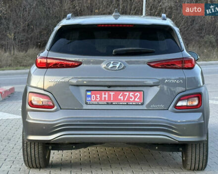 Сірий Хендай Kona, об'ємом двигуна 0 л та пробігом 63 тис. км за 18600 $, фото 7 на Automoto.ua