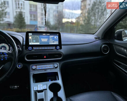 Сірий Хендай Kona, об'ємом двигуна 0 л та пробігом 137 тис. км за 16900 $, фото 90 на Automoto.ua