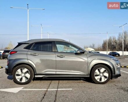 Серый Хендай Kona, объемом двигателя 0 л и пробегом 116 тыс. км за 18600 $, фото 6 на Automoto.ua